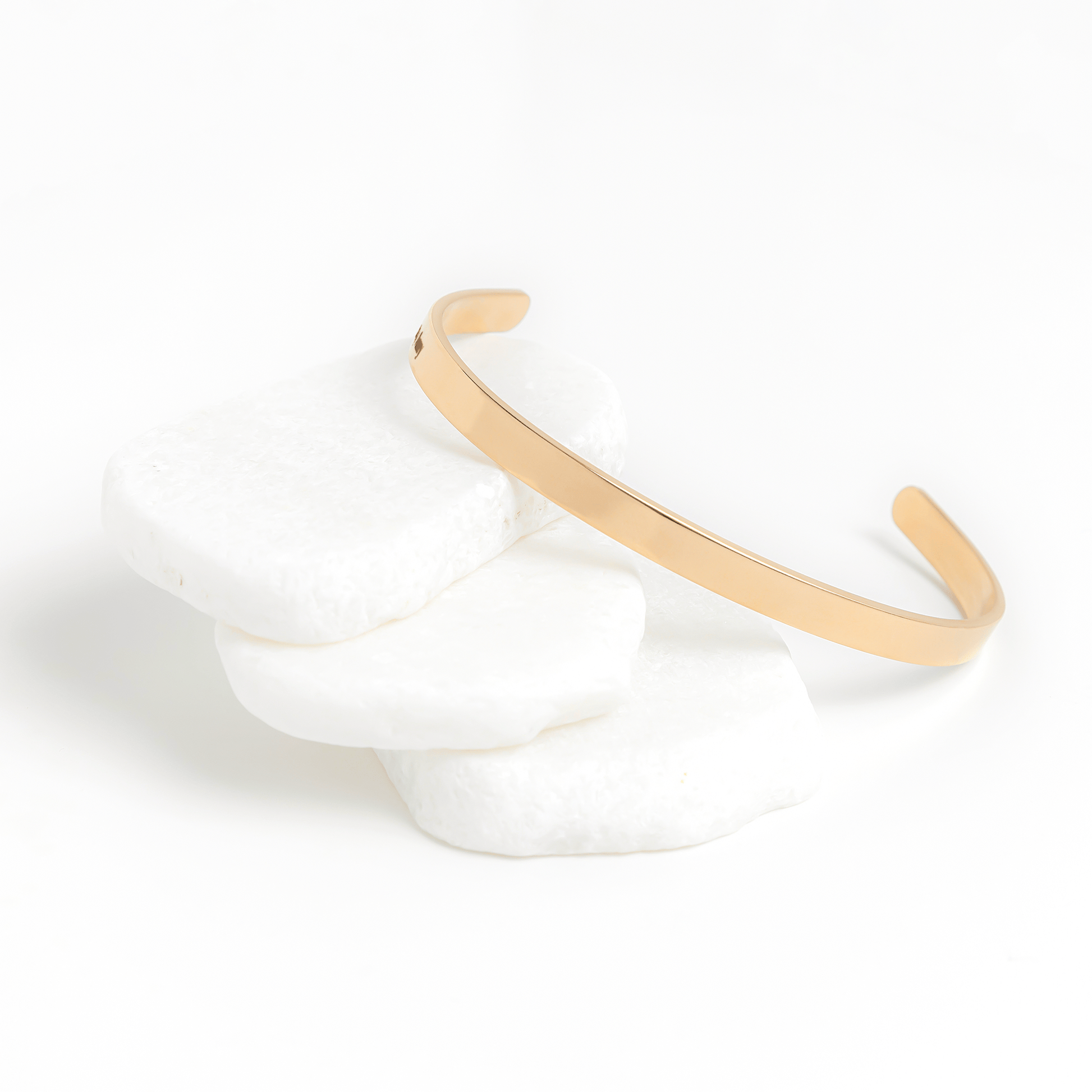 CB3IN_-_The_Only_Thing_Better_-_Cuff_Bra_Rose_Gold_Lifestyle_02_Mockup.png_15537311