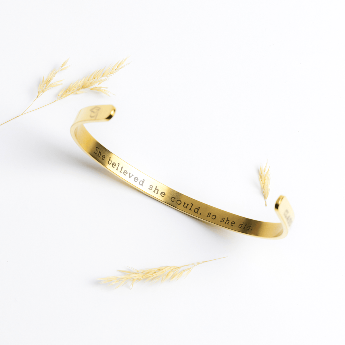 test_4_Gold_Lifestyle_01_Mockup.png_15506256